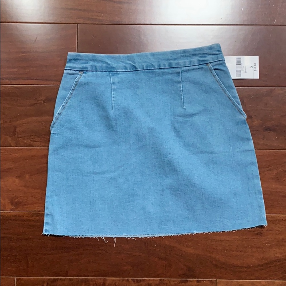 Cute jean skirt (new )